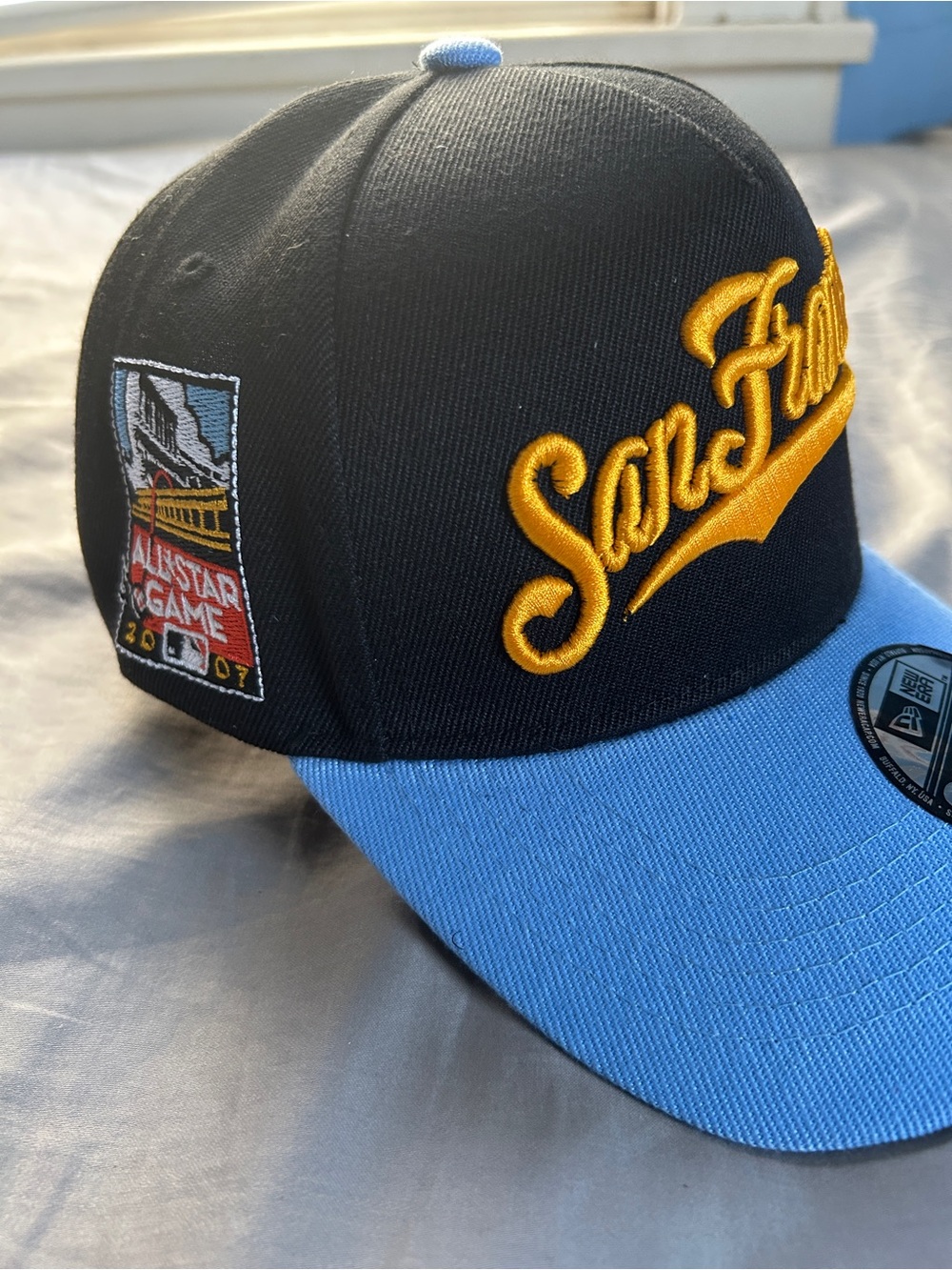 New Era San Francisco Two-Tone Cap - Black & Light Blue with Gold Script - Picture 2 of 4